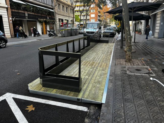 Anuncio de la convocatoria por el otorgamiento de subvenciones por la instalación de plataformas homologadas en calzada por las terrazas de la ciudad de Barcelona, año 2023